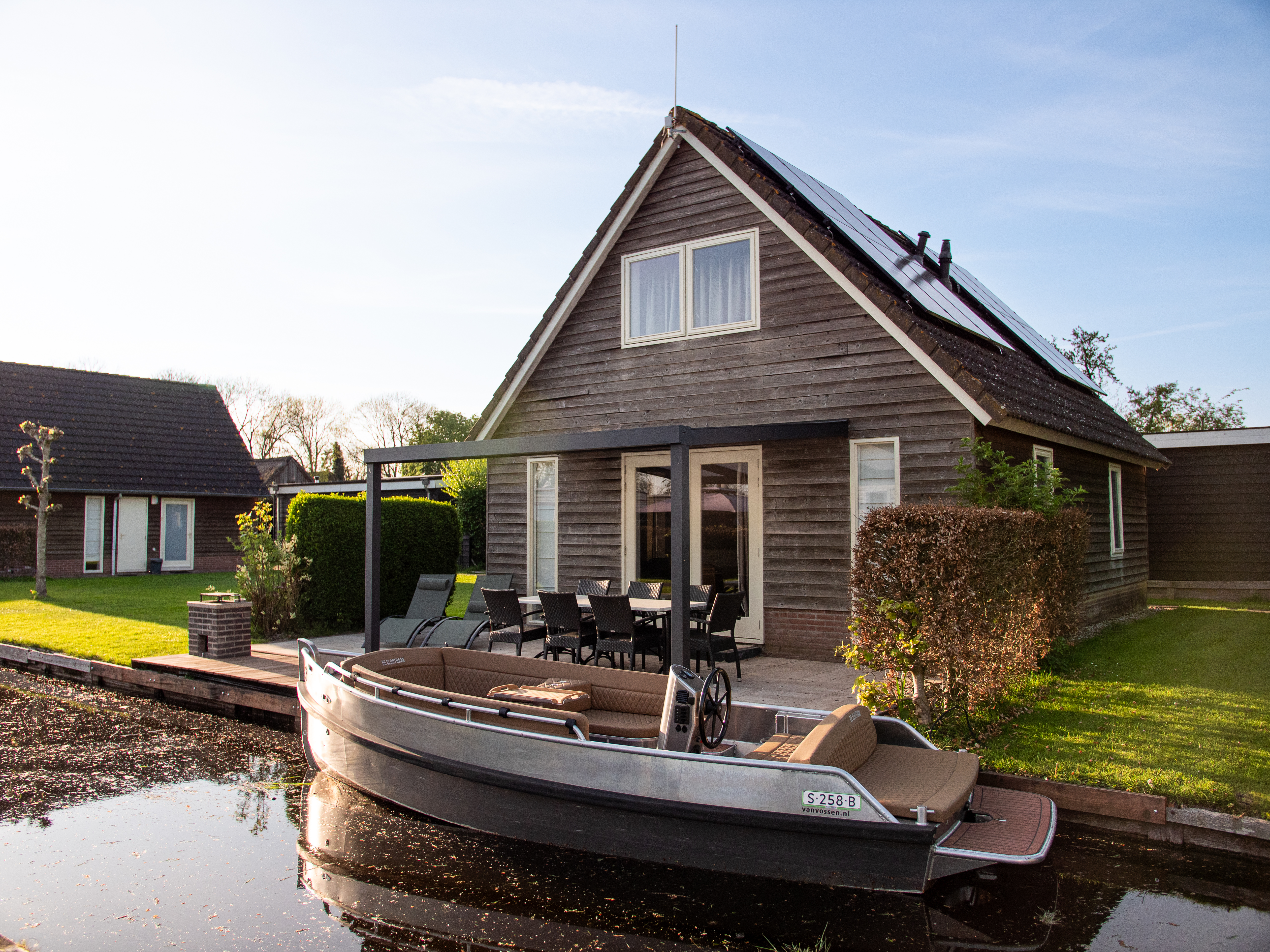 Holiday home Giethoorn with private terrace