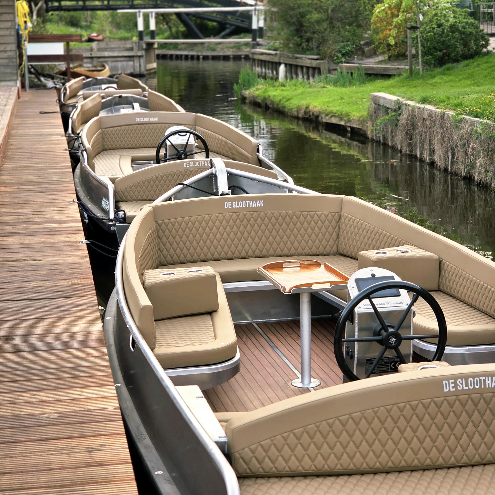 Elektrische sloep huren in Giethoorn bij De Sloothaak